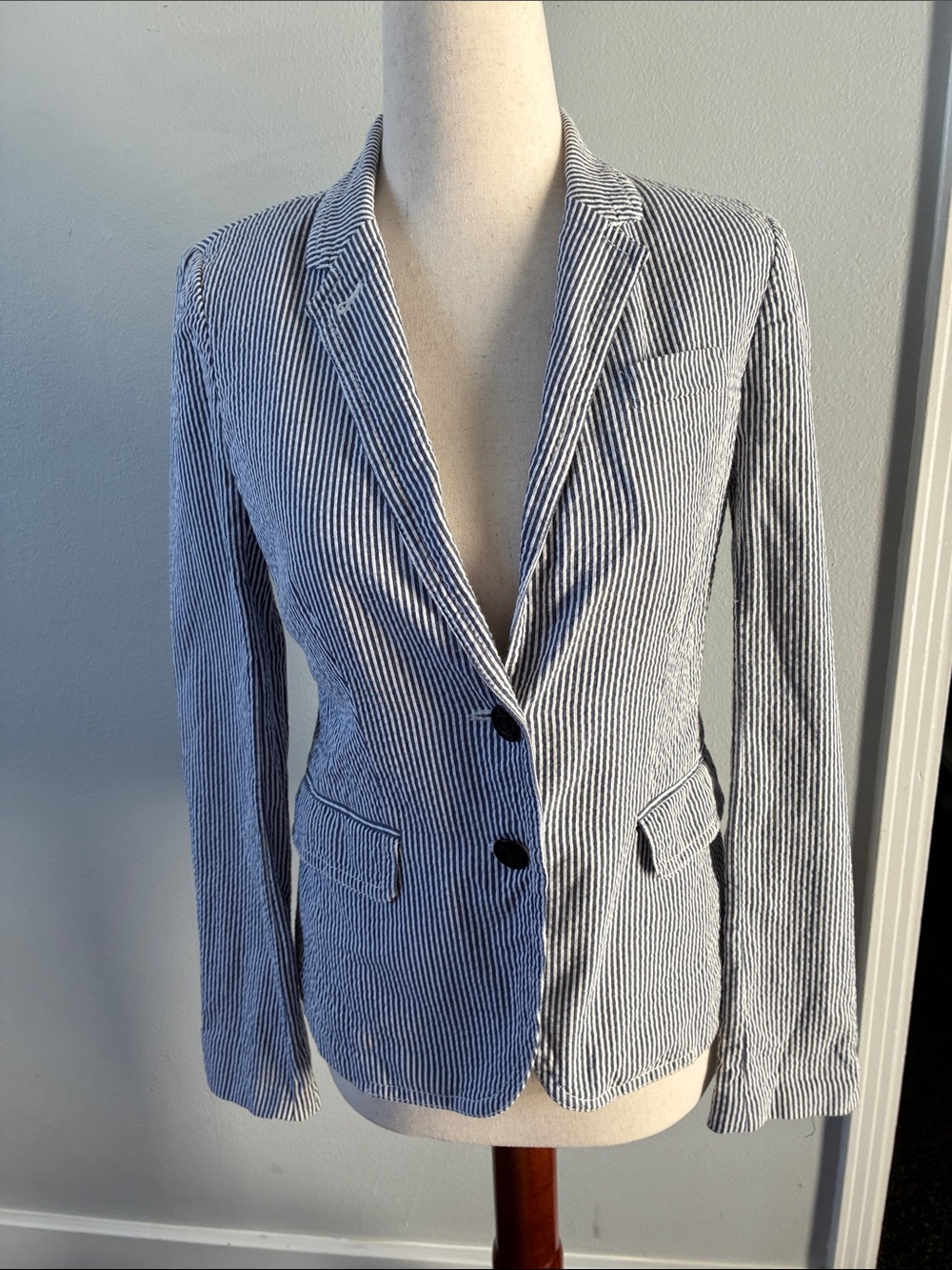 J Crew Schoolboy style seersucker cotton blazer. Size 0. Perfect condition.